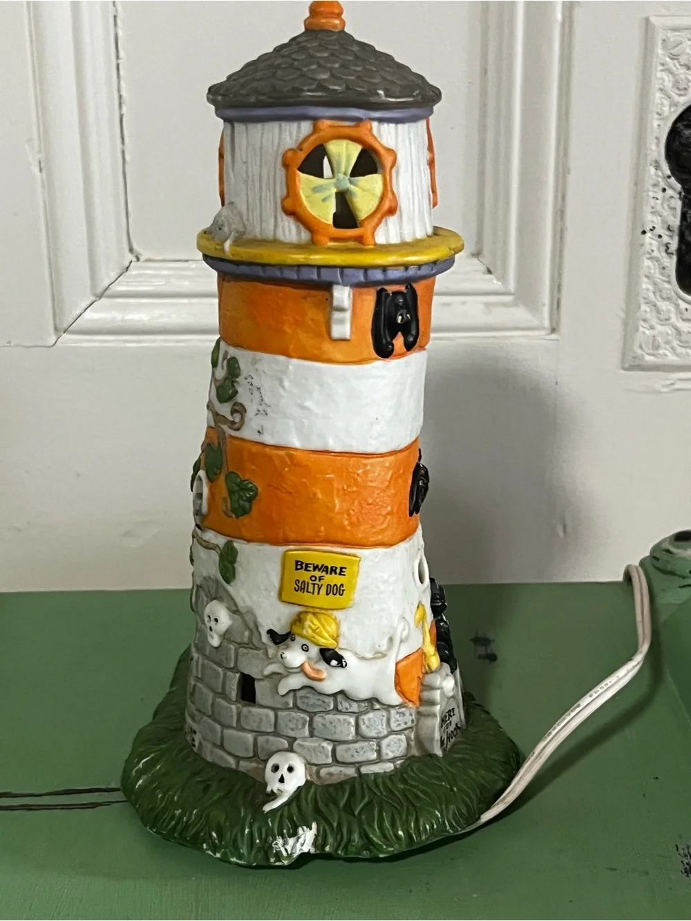 Widwest Halloween Cape Odd 19569-7 Ceramic Haunted Lighthouse Lamp
